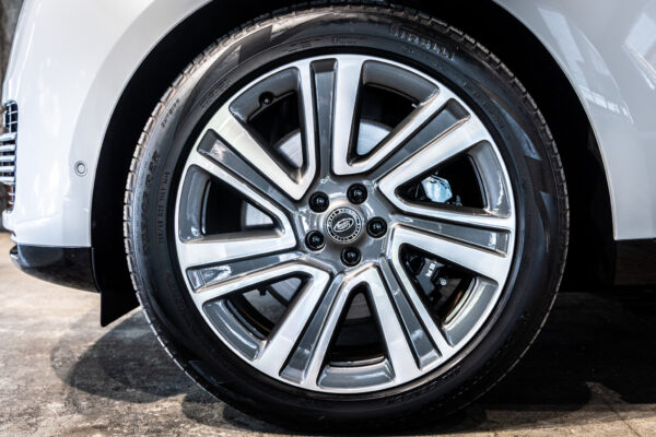 レンジローバー SV 3.0L P510e スタンダードホイールベース 4WD