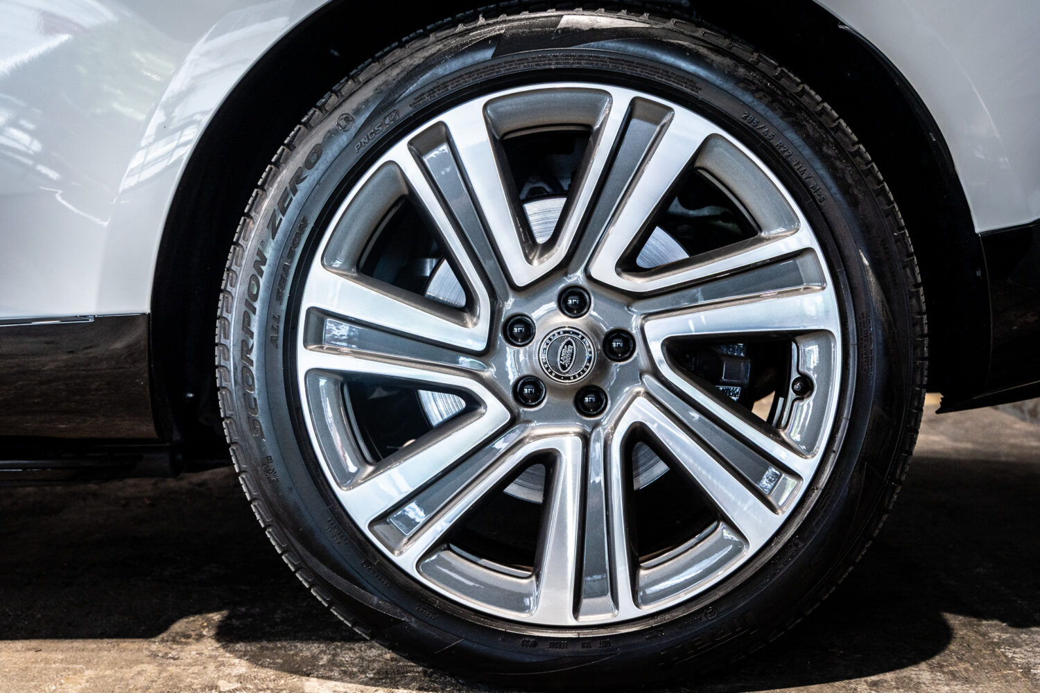 レンジローバー SV 3.0L P510e スタンダードホイールベース 4WD