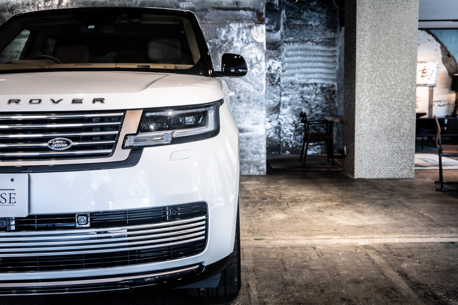 レンジローバー SV 3.0L P510e スタンダードホイールベース 4WD