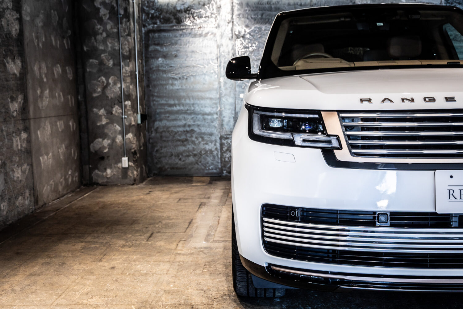 レンジローバー SV 3.0L P510e スタンダードホイールベース 4WD