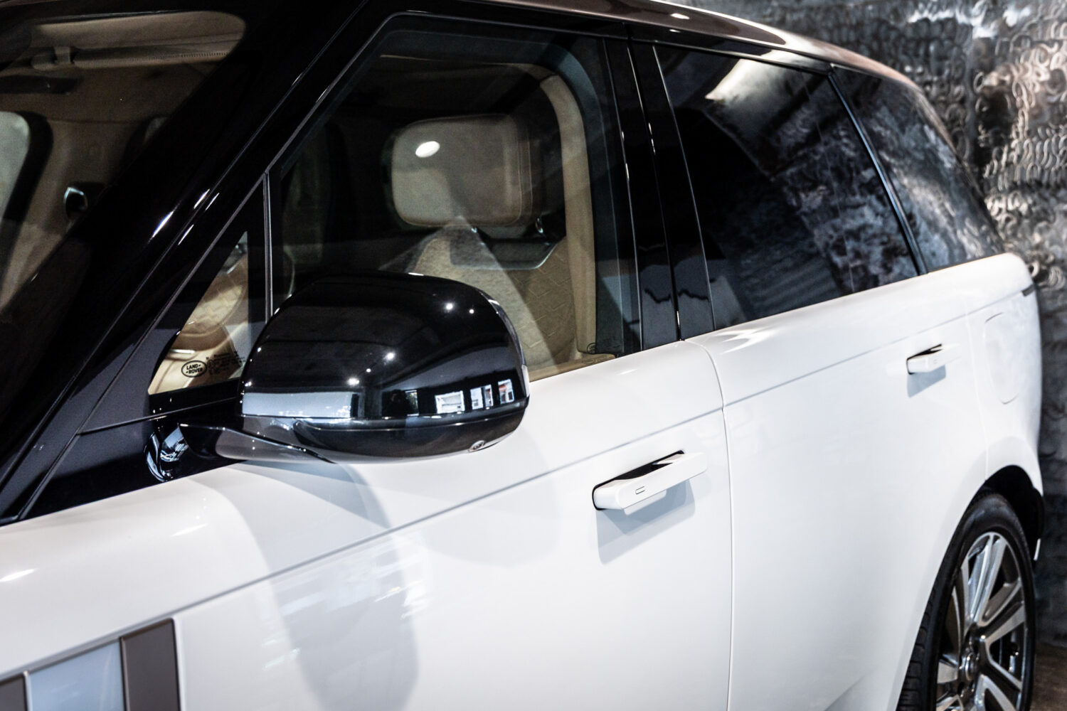 レンジローバー SV 3.0L P510e スタンダードホイールベース 4WD