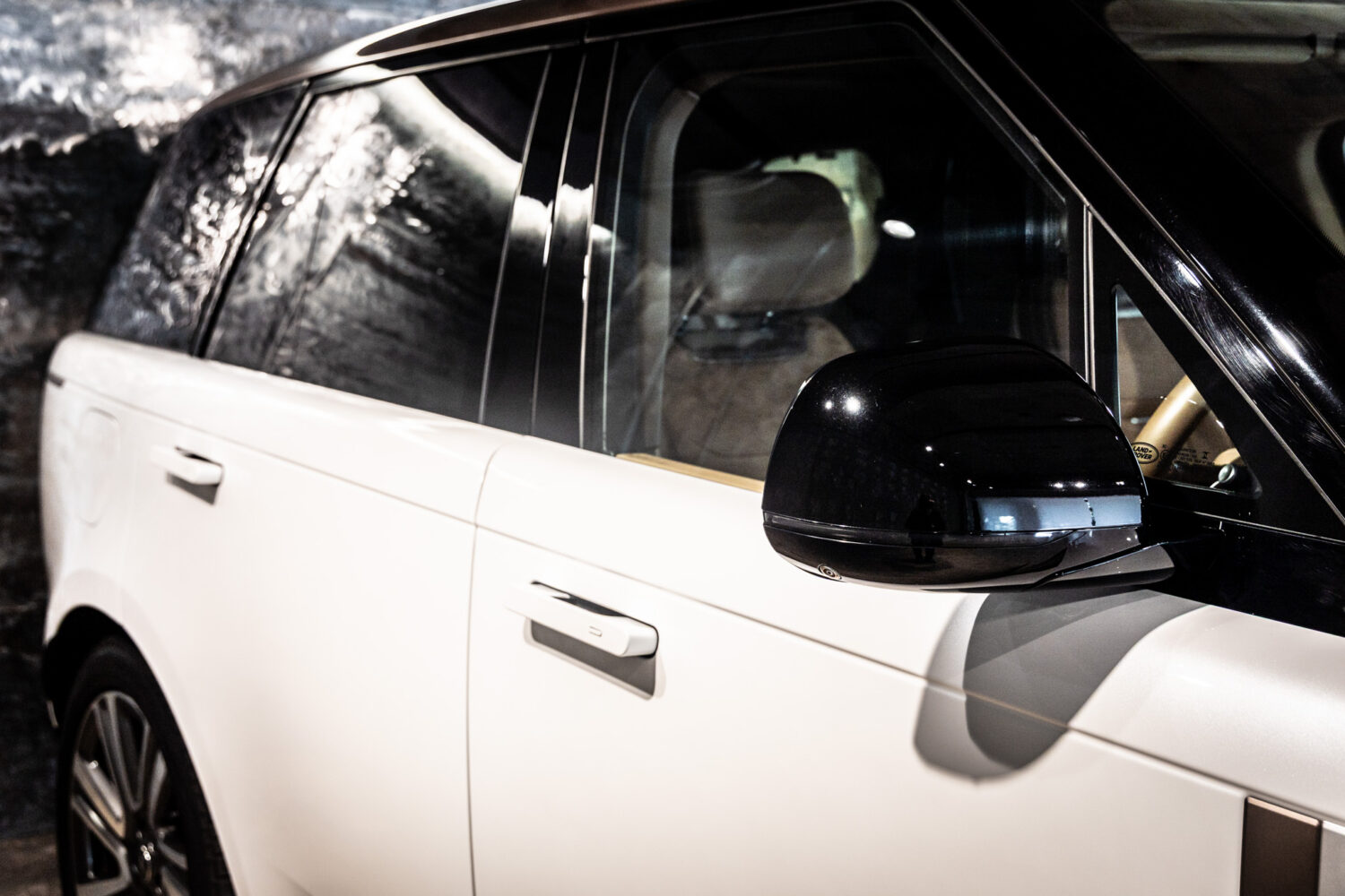 レンジローバー SV 3.0L P510e スタンダードホイールベース 4WD