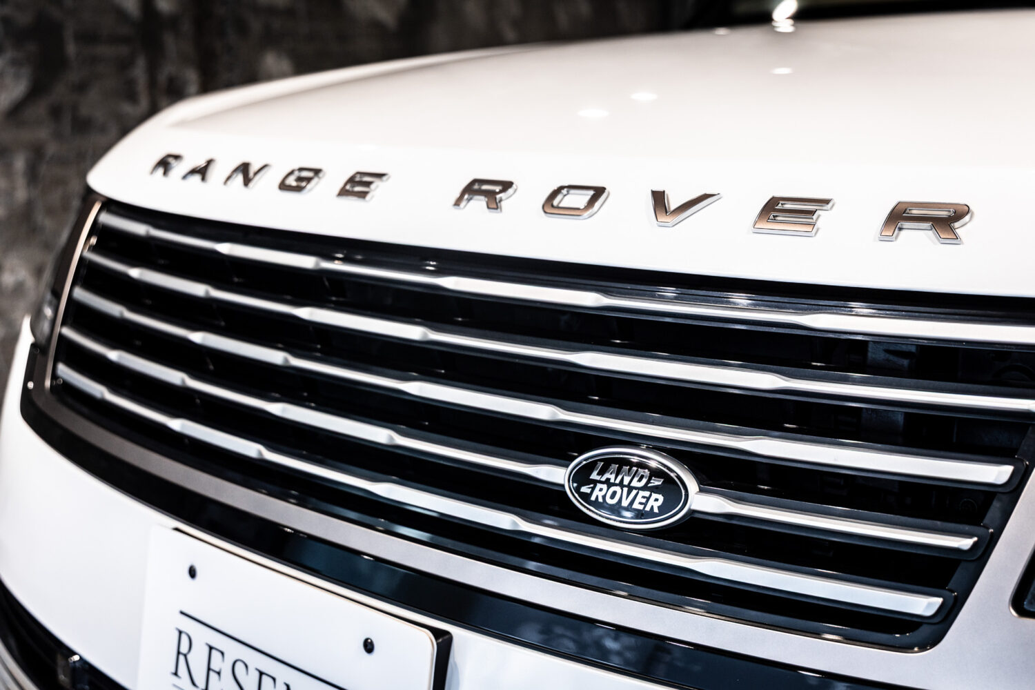 レンジローバー SV 3.0L P510e スタンダードホイールベース 4WD