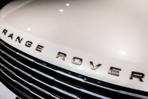 レンジローバー SV 3.0L P510e スタンダードホイールベース 4WD