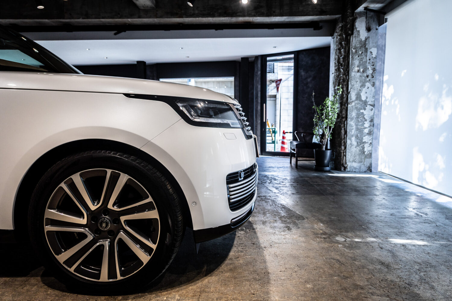 レンジローバー SV 3.0L P510e スタンダードホイールベース 4WD