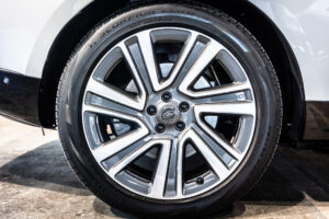 レンジローバー SV 3.0L P510e スタンダードホイールベース 4WD