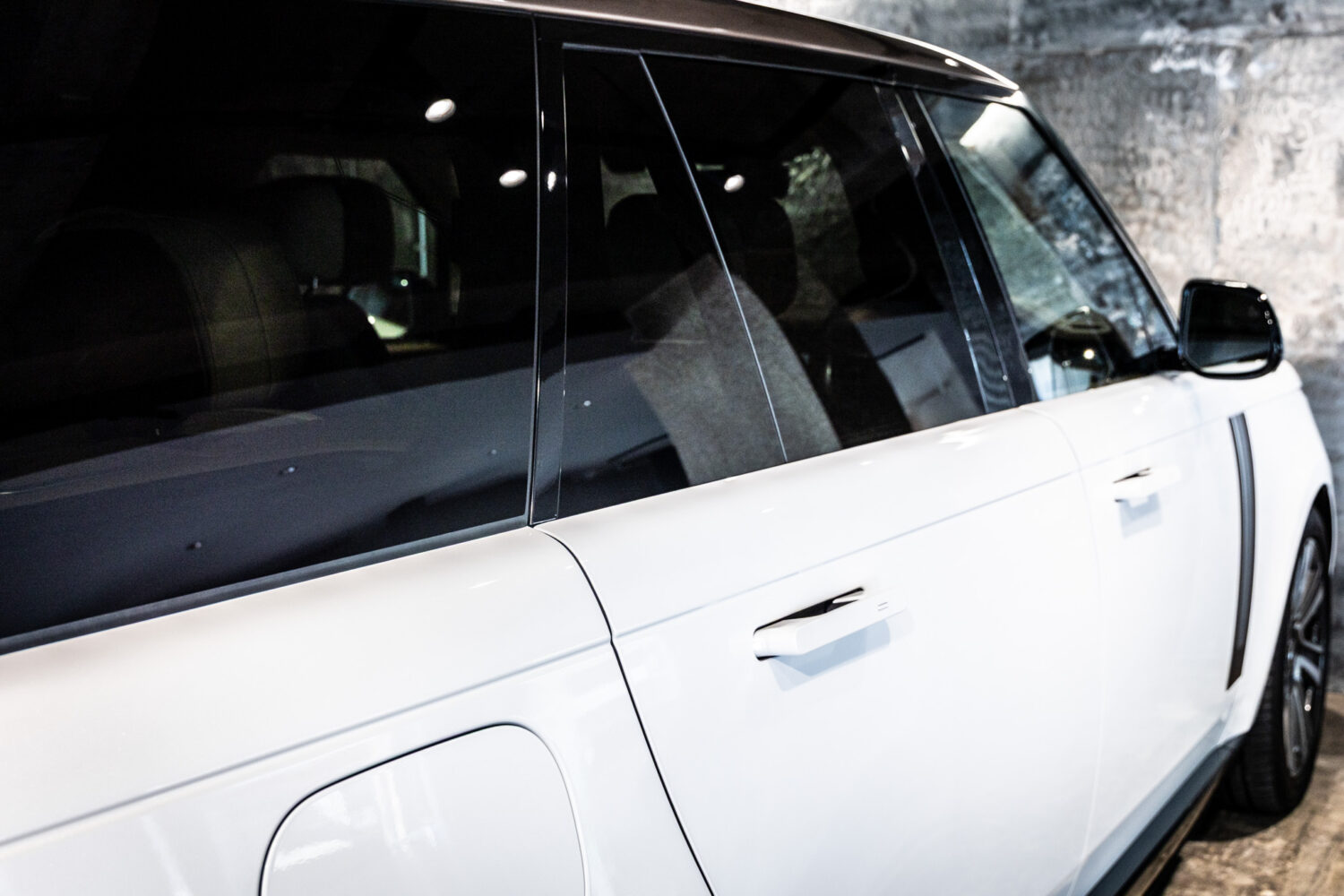 レンジローバー SV 3.0L P510e スタンダードホイールベース 4WD