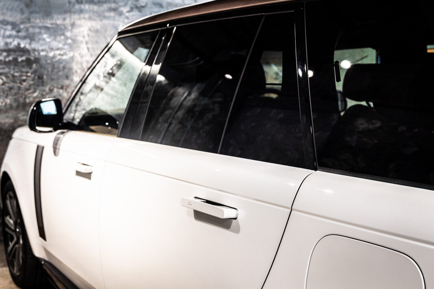 レンジローバー SV 3.0L P510e スタンダードホイールベース 4WD