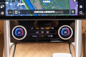 レンジローバー SV 3.0L P510e スタンダードホイールベース 4WD