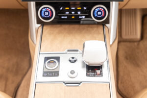 レンジローバー SV 3.0L P510e スタンダードホイールベース 4WD