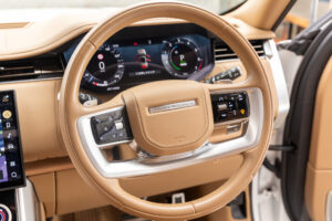 レンジローバー SV 3.0L P510e スタンダードホイールベース 4WD