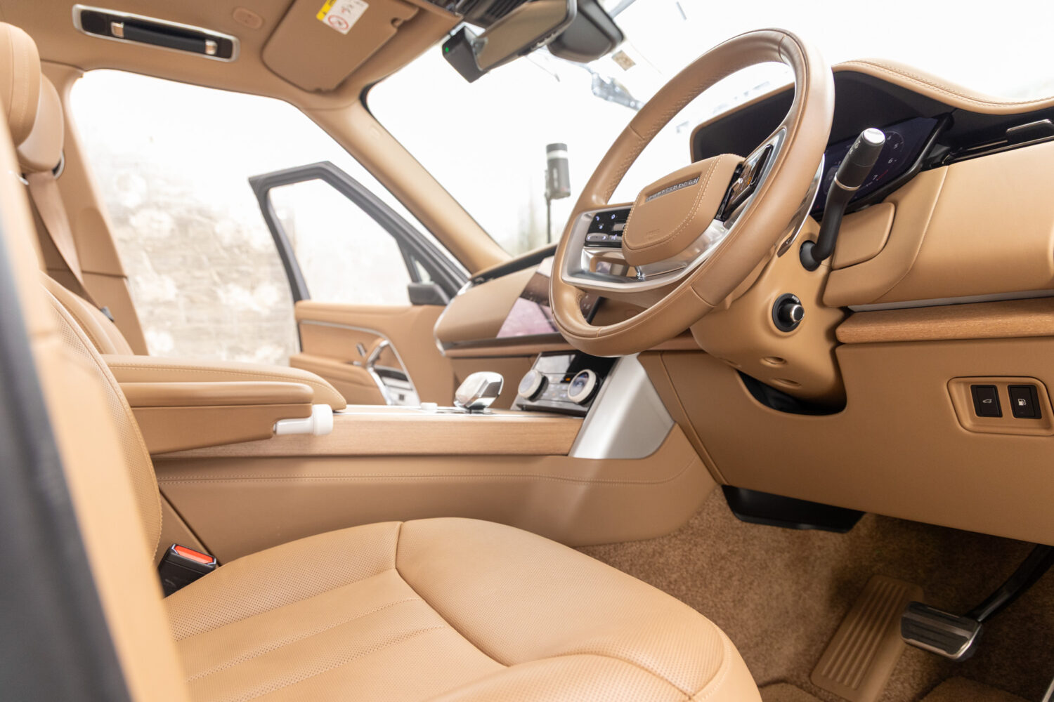 レンジローバー SV 3.0L P510e スタンダードホイールベース 4WD