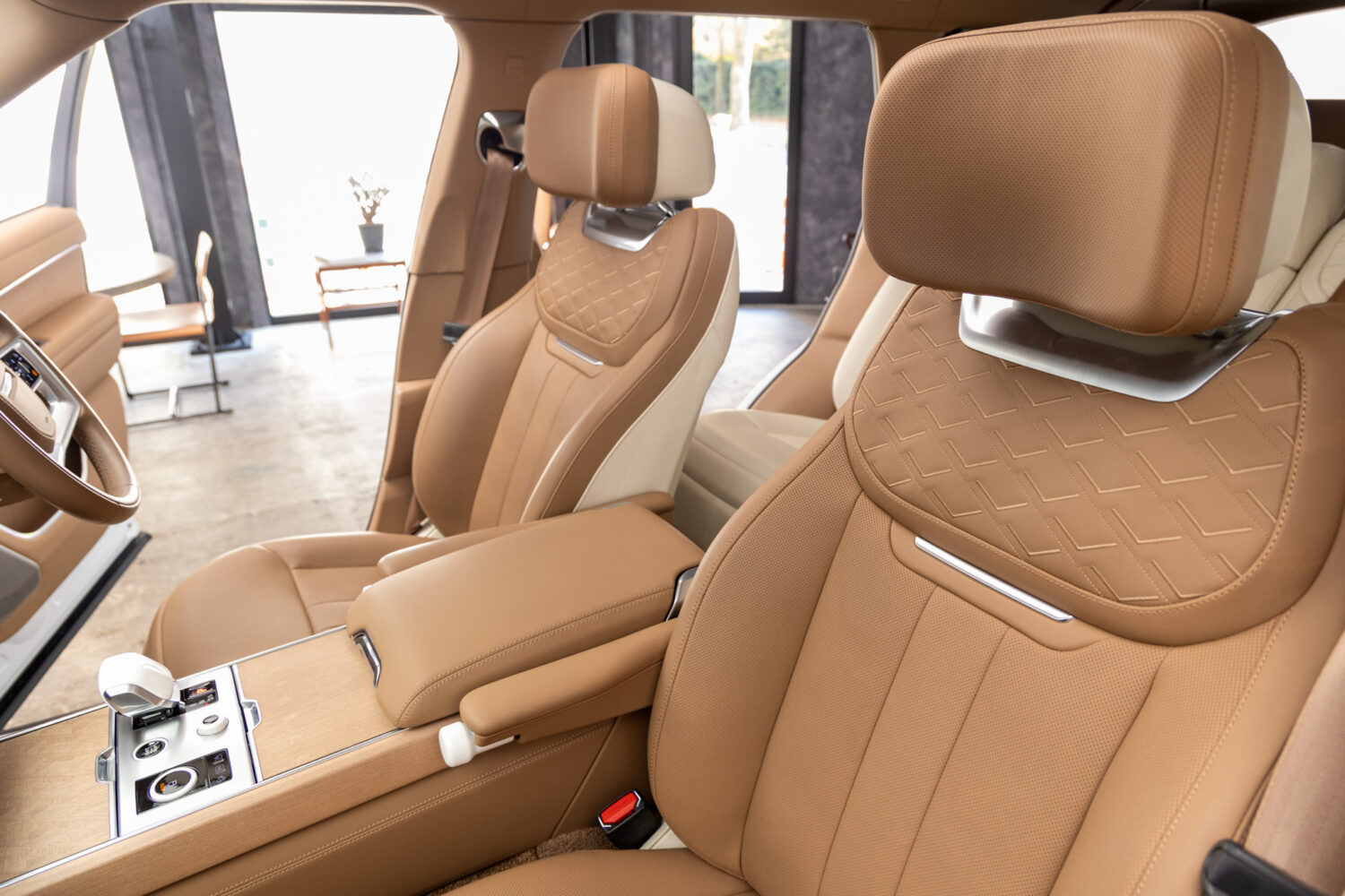 レンジローバー SV 3.0L P510e スタンダードホイールベース 4WD