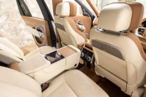 レンジローバー SV 3.0L P510e スタンダードホイールベース 4WD