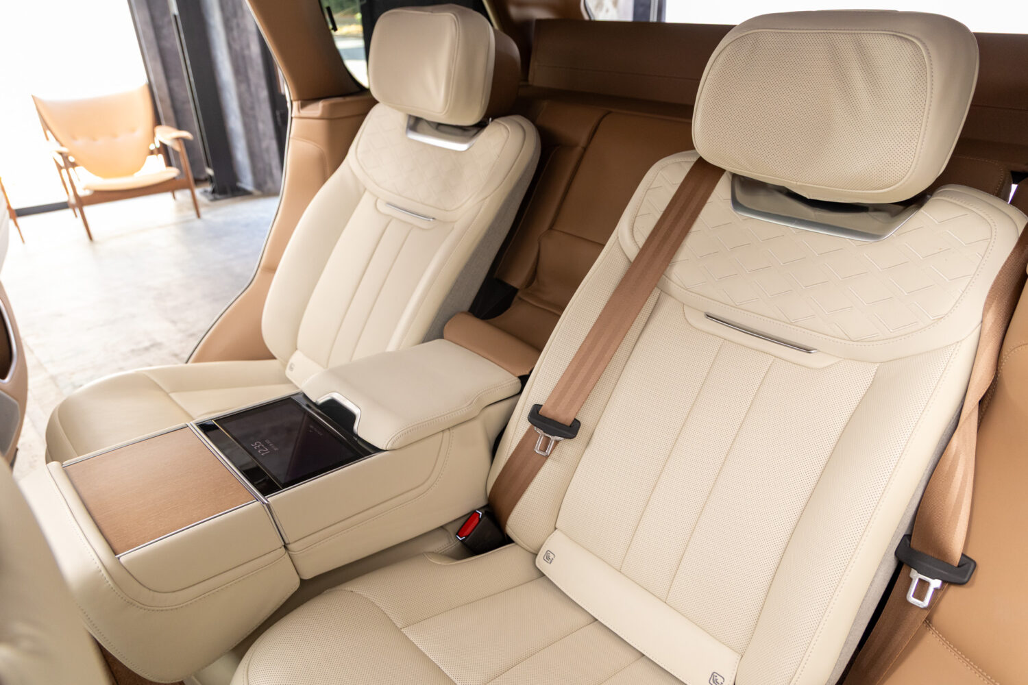 レンジローバー SV 3.0L P510e スタンダードホイールベース 4WD