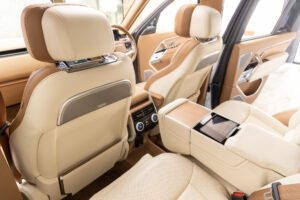 レンジローバー SV 3.0L P510e スタンダードホイールベース 4WD