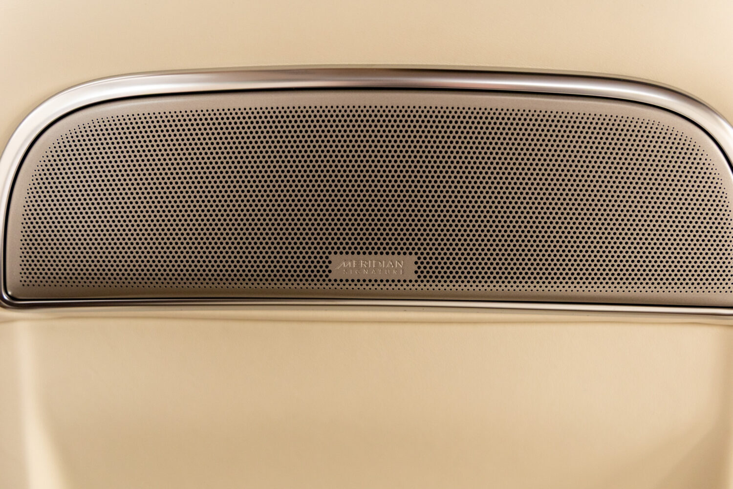 レンジローバー SV 3.0L P510e スタンダードホイールベース 4WD