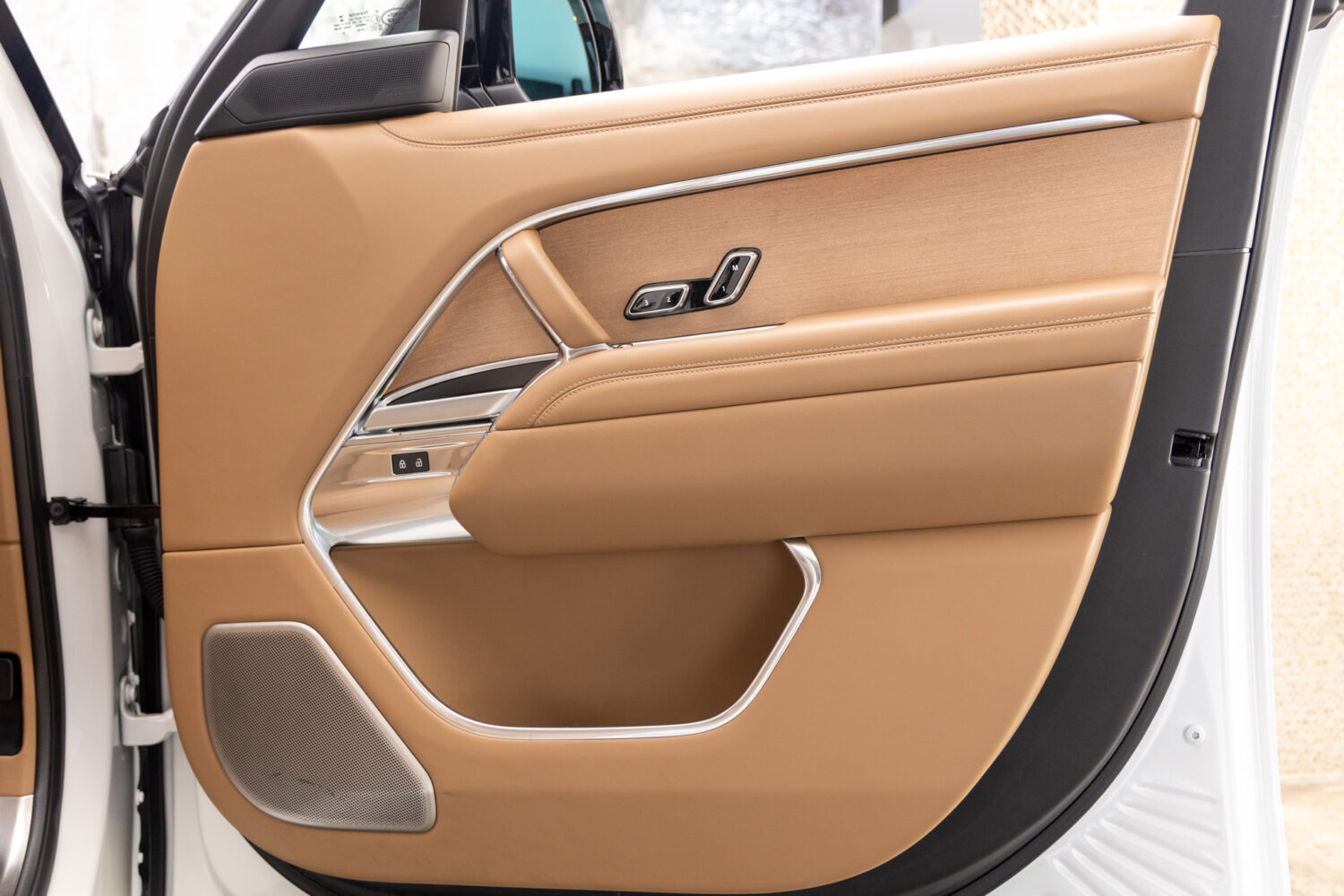 レンジローバー SV 3.0L P510e スタンダードホイールベース 4WD