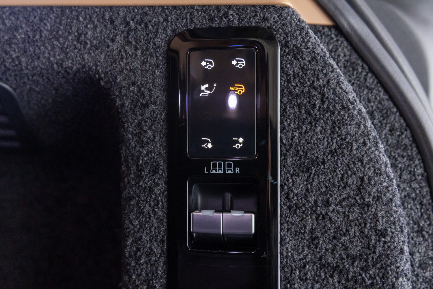 レンジローバー SV 3.0L P510e スタンダードホイールベース 4WD