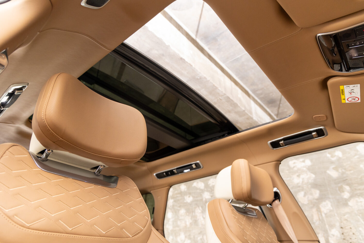 レンジローバー SV 3.0L P510e スタンダードホイールベース 4WD