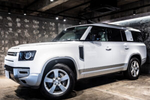 ディフェンダー130 ローンチエディション 3.0 D300 ディーゼル 4WD