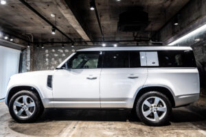 ディフェンダー130 ローンチエディション 3.0 D300 ディーゼル 4WD