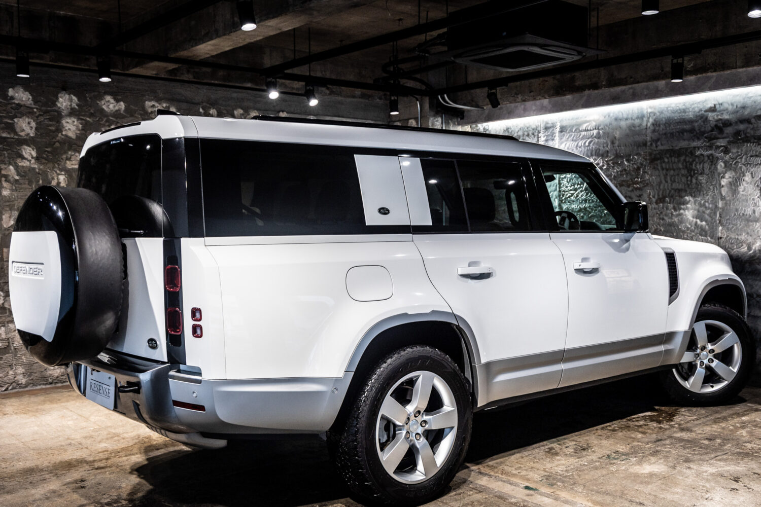 ディフェンダー130 ローンチエディション 3.0 D300 ディーゼル 4WD