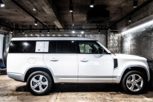 ディフェンダー130 ローンチエディション 3.0 D300 ディーゼル 4WD