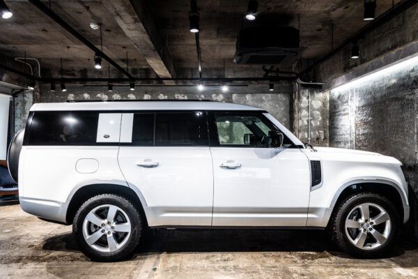 ディフェンダー130 ローンチエディション 3.0 D300 ディーゼル 4WD