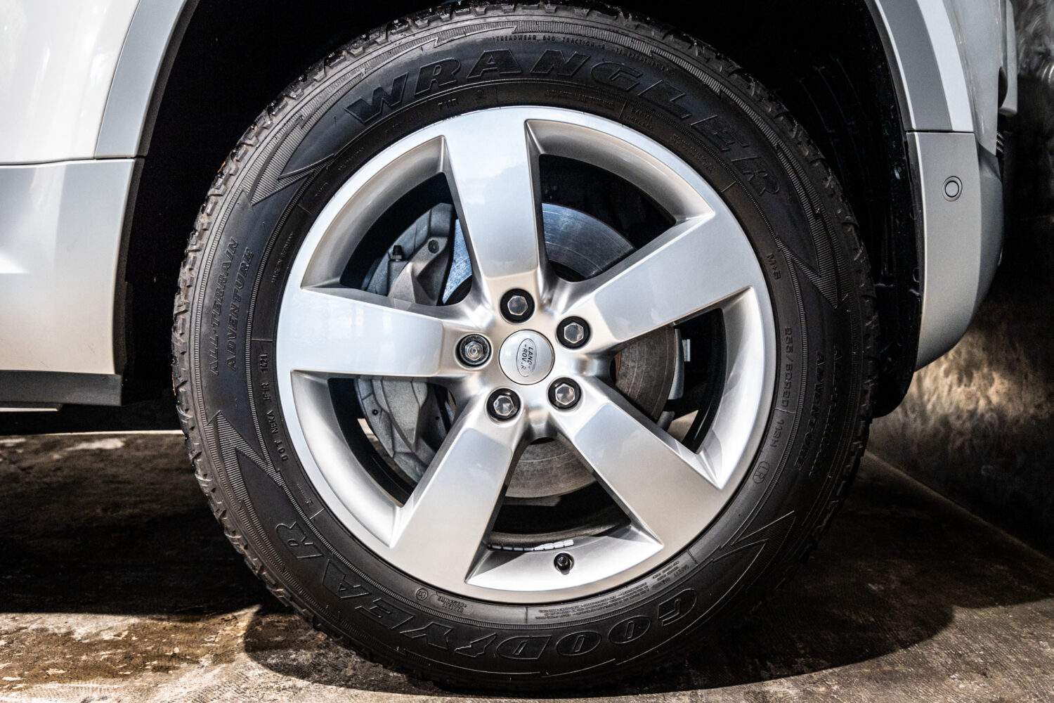 ディフェンダー130 ローンチエディション 3.0 D300 ディーゼル 4WD