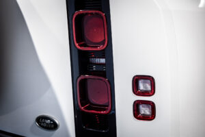 ディフェンダー130 ローンチエディション 3.0 D300 ディーゼル 4WD