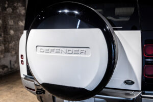 ディフェンダー130 ローンチエディション 3.0 D300 ディーゼル 4WD