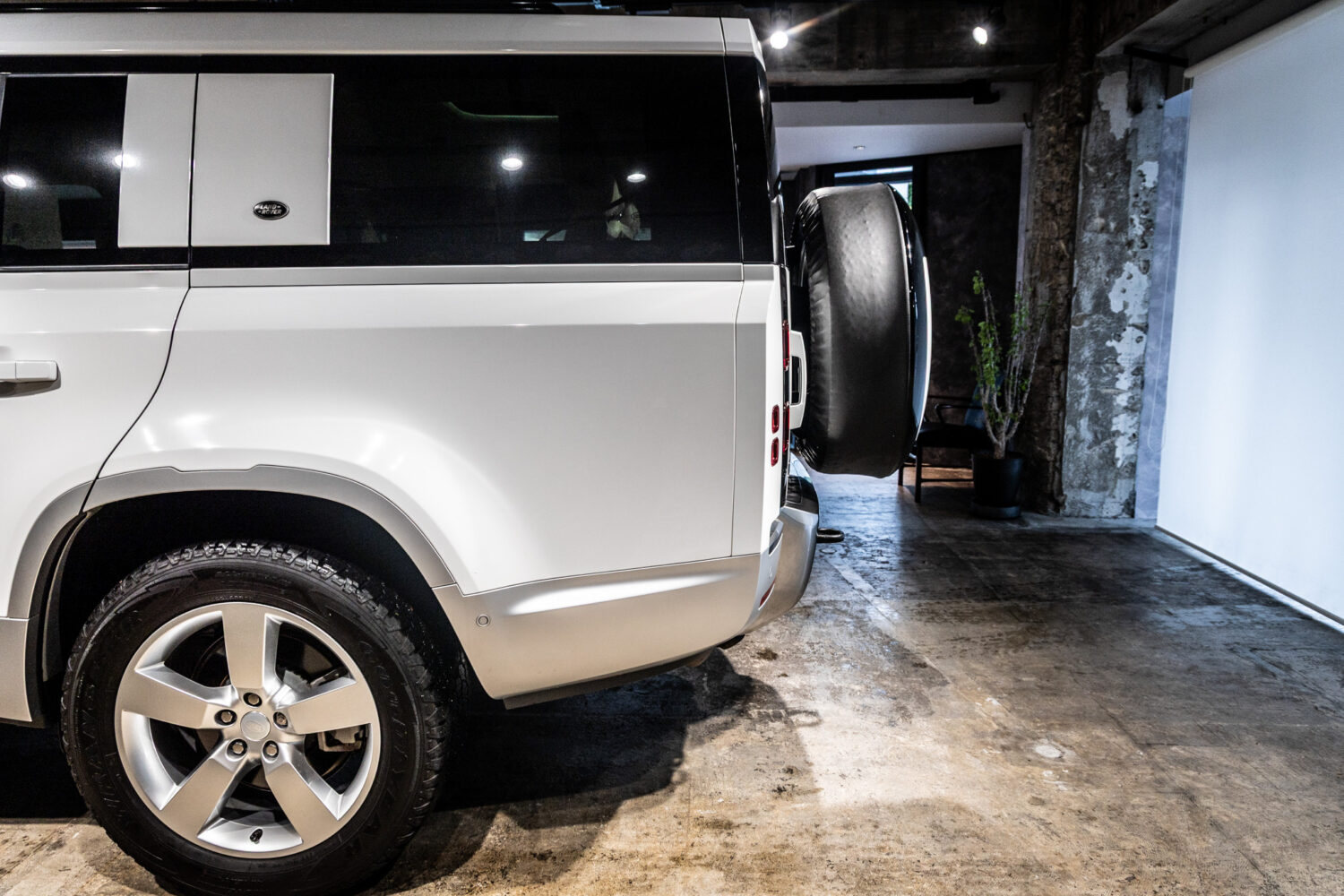 ディフェンダー130 ローンチエディション 3.0 D300 ディーゼル 4WD