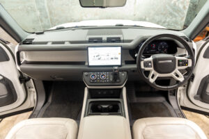 ディフェンダー130 ローンチエディション 3.0 D300 ディーゼル 4WD