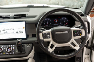 ディフェンダー130 ローンチエディション 3.0 D300 ディーゼル 4WD