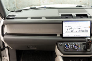 ディフェンダー130 ローンチエディション 3.0 D300 ディーゼル 4WD