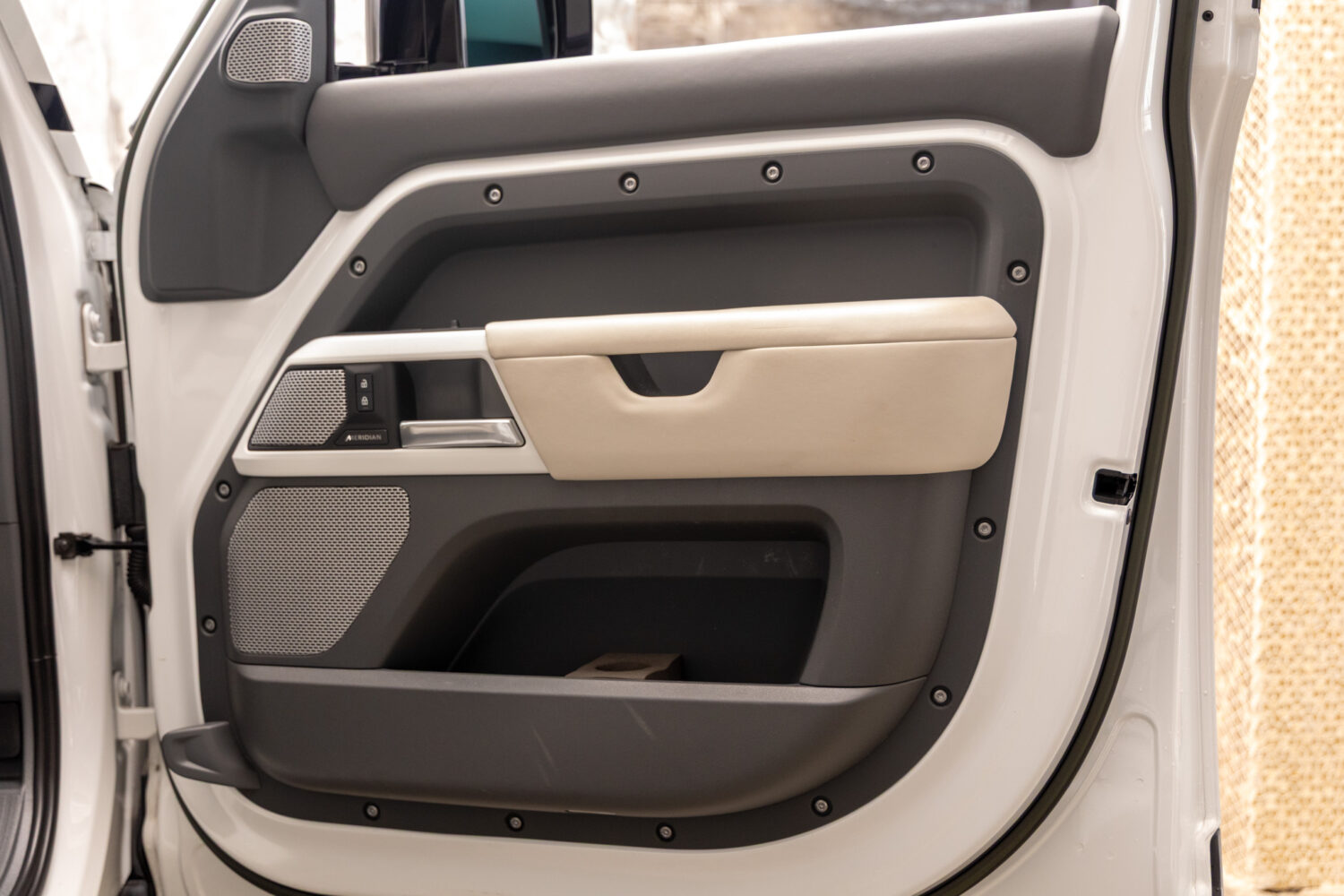 ディフェンダー130 ローンチエディション 3.0 D300 ディーゼル 4WD