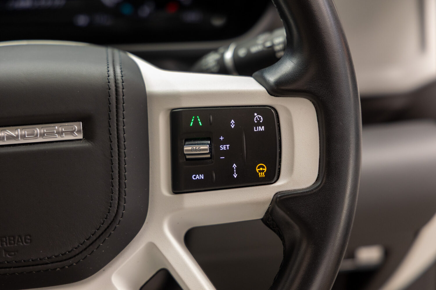 ディフェンダー130 ローンチエディション 3.0 D300 ディーゼル 4WD