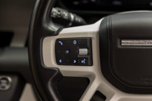 ディフェンダー130 ローンチエディション 3.0 D300 ディーゼル 4WD