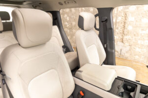 ディフェンダー130 ローンチエディション 3.0 D300 ディーゼル 4WD