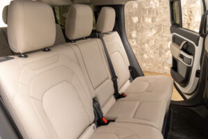 ディフェンダー130 ローンチエディション 3.0 D300 ディーゼル 4WD