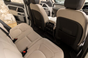 ディフェンダー130 ローンチエディション 3.0 D300 ディーゼル 4WD