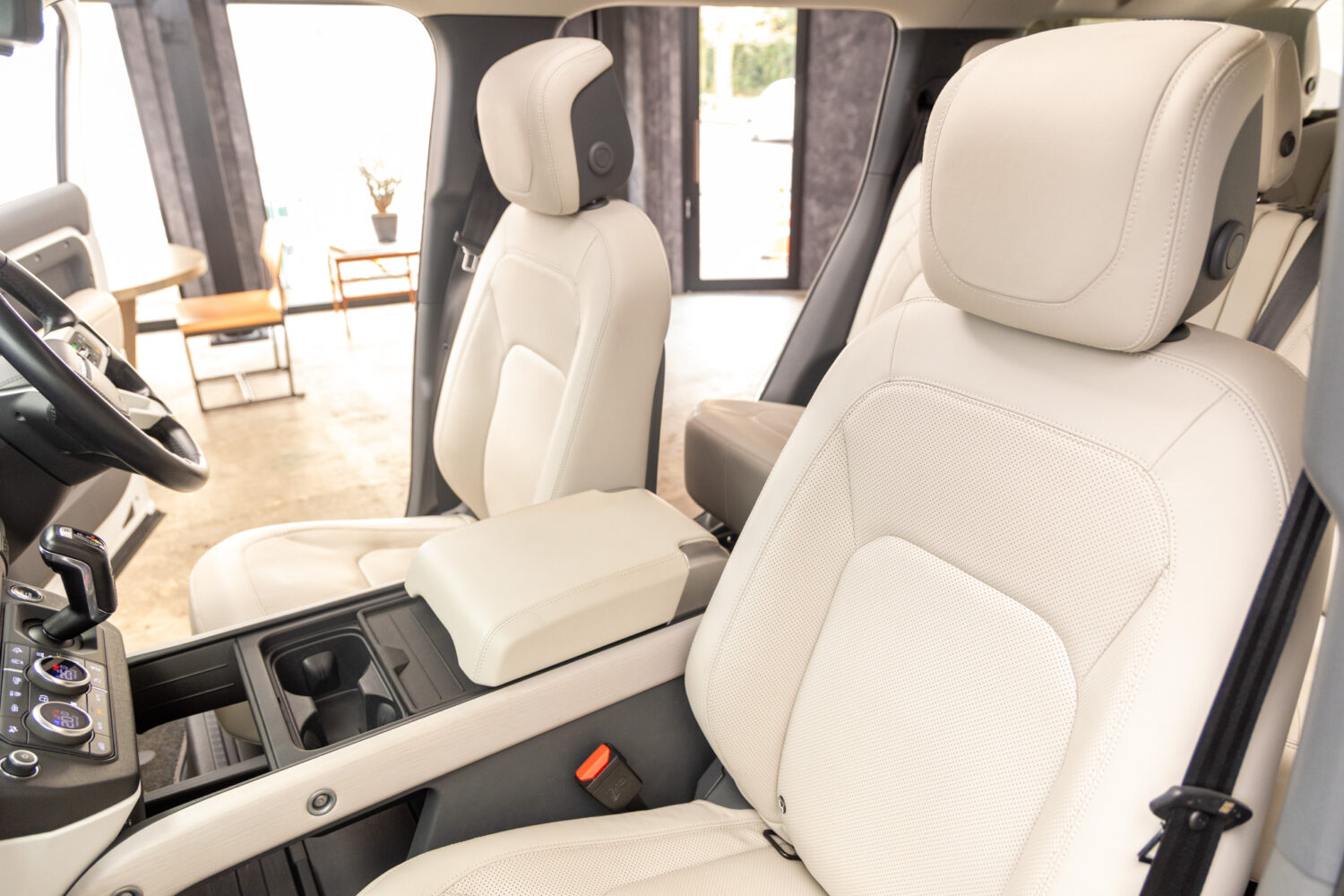 ディフェンダー130 ローンチエディション 3.0 D300 ディーゼル 4WD