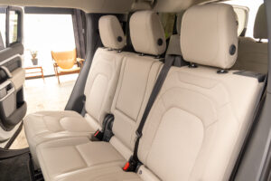 ディフェンダー130 ローンチエディション 3.0 D300 ディーゼル 4WD