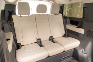 ディフェンダー130 ローンチエディション 3.0 D300 ディーゼル 4WD