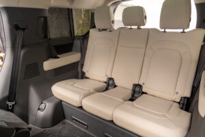 ディフェンダー130 ローンチエディション 3.0 D300 ディーゼル 4WD