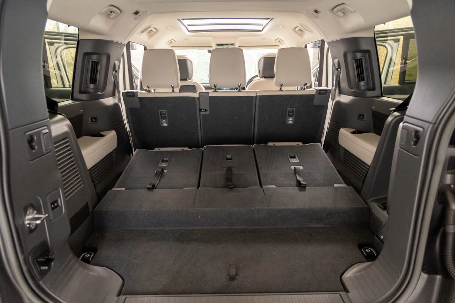 ディフェンダー130 ローンチエディション 3.0 D300 ディーゼル 4WD