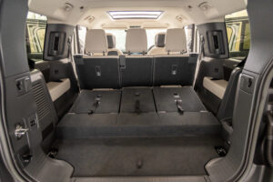 ディフェンダー130 ローンチエディション 3.0 D300 ディーゼル 4WD