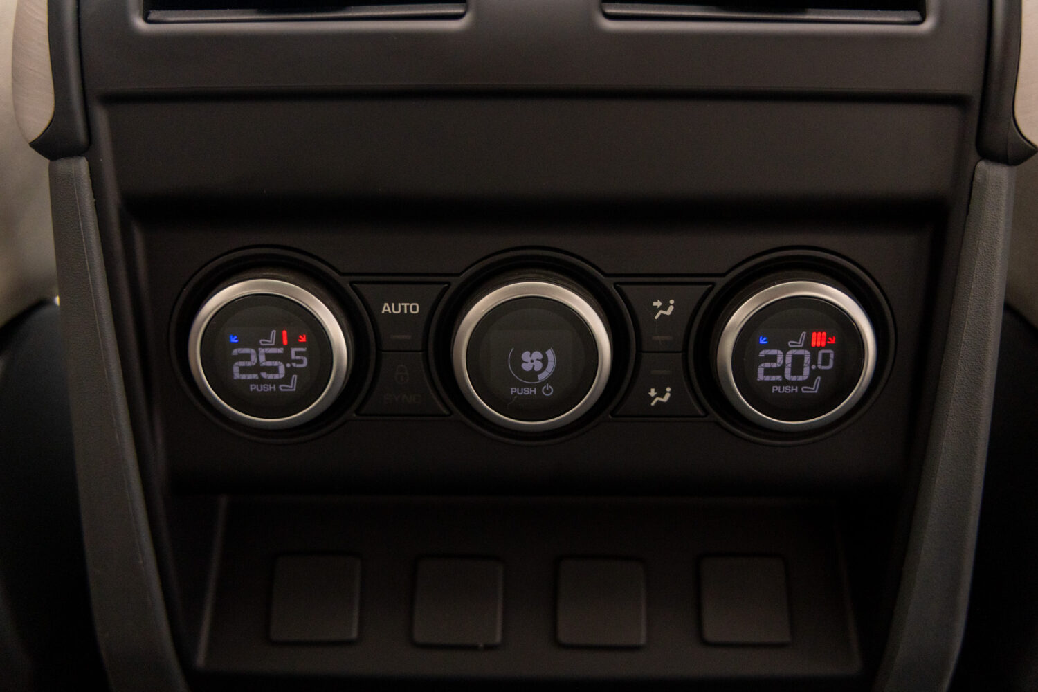 ディフェンダー130 ローンチエディション 3.0 D300 ディーゼル 4WD