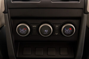 ディフェンダー130 ローンチエディション 3.0 D300 ディーゼル 4WD